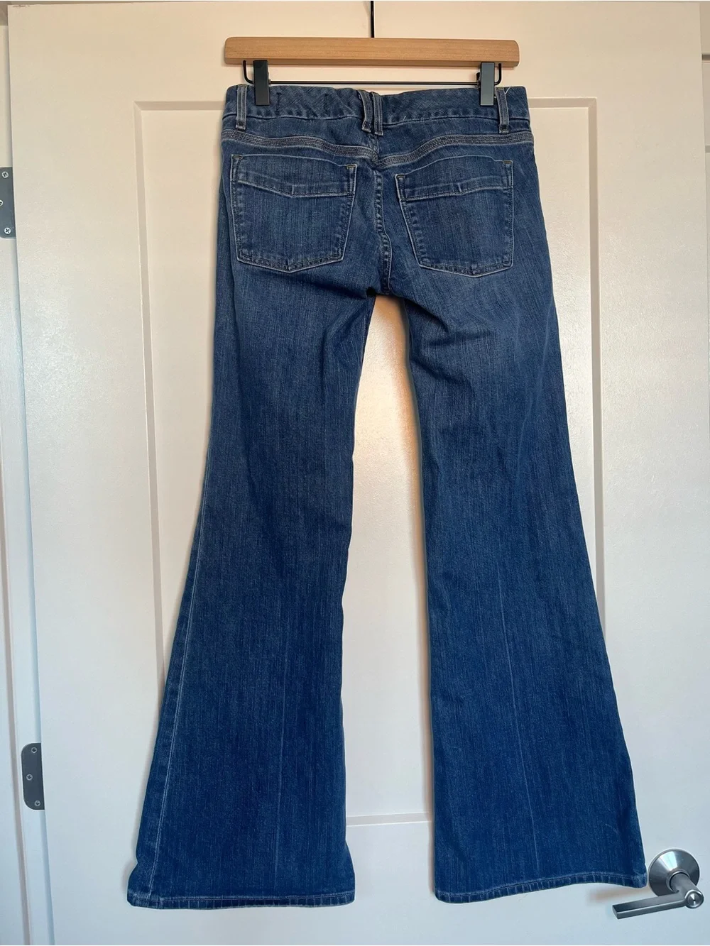 GAP Limited Edition Low Rise Flare Jeans Women’s 26 Regular Y2K Medium Wash - Picture 4 of 11